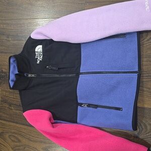 Girl's gently used size M 10 Denali North Face jacket.